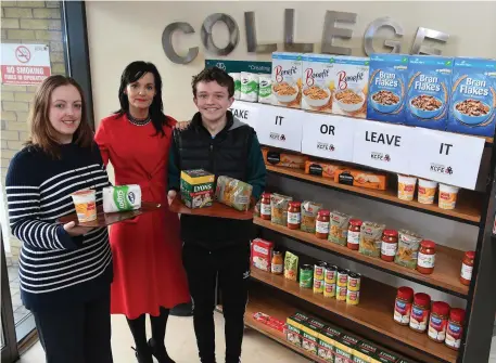  ??  ?? Kerry College of Further Education principal Mary Lucey (centre) with students Louise Devoy Tralee and Michael Ahern.