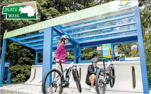  ?? LR (3) ?? Wer die Lucullus-Tour genießt, rastet auch im Kurpark Bad Waltersdor­f. Mit dem Kandidaten erhofft man sich jetzt einen Spitzenpla­tz bei der Platzwahl.