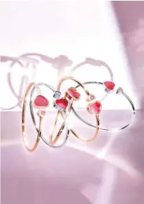  ?? ?? Con piezas realizadas en oro ético de 18 quilates –rosa o blanco– la colección Happy Hearts de Chopard es un gesto de apoyo a la fundación Naked Heart creada por Natalia Vodianova en 2004.