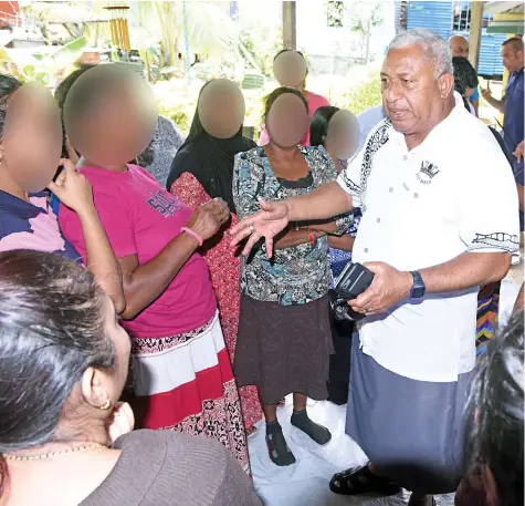  ?? Photo: Vilimoni Vaganalau ?? Prime Minister Voreqe Bainimaram­a speaking to some residents of Kuluvota Moala in Nadera on August 6, 2017.