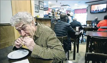  ?? PEDRO MADUEÑO ?? Quim Monzó acaba de publicar “nuevo libro”, Taula i beure. Diccionari de menjar i beure