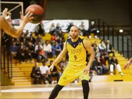  ?? (Photos Luc Boutria) ?? Ludovic Chelle a passé quatre saisons sous le maillot du HTV (2012-2016) avant de poursuivre sa carrière ailleurs. Il retrouve le club varois ce soir.