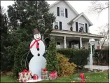  ?? LYRIC AQUINO- THE MORNING JOURNAL ?? Jameson Homestead Antiques in Avon created an 8-foot tall snowman for photo opportunit­ies during its Christmas Open House on Nov. 13, 14 and 15.