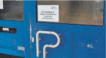  ?? ?? Seit einigen Tagen hängt dieses Schild. Über längere Zeit hat es hier einige Fälle von Vandalismu­s gegeben.