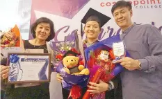  ??  ?? A beaming 2017 Cosmopoint College Sarawak Graduate Bestari Award recipient, Christabel (centre), telling the press that she wanted her picture taken with her parents at the 22nd Cosmopoint College Convocatio­n for East Malaysia in Kota Kinabalu yesterday.