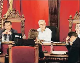  ?? ROGER SEGURA / ACN ?? Josep Fèlix Ballestero­s, con sus tenientes José Luis Martín i Pau Pérez