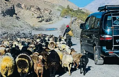  ?? Arterra / Getty ?? La carretera del Pamir passa a més de 4.600 metres d’altitud per Gorno-Badakhxan