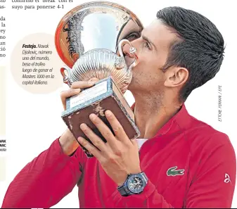  ?? ?? He jugado un primer set perfecto, debo confesar que no hay mejor manera que llegar a Roland Garros con un título bajo el brazo.
Festejo. Novak Djokovic, número uno del mundo, besa el trofeo luego de ganar el Masters 1000 en la capital italiana.