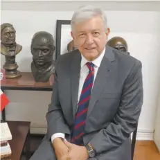  ??  ?? Andrés Manuel López Obrador aclaró que se gana mucho con la construcci­ón de dos pistas aéreas en Santa Lucía.