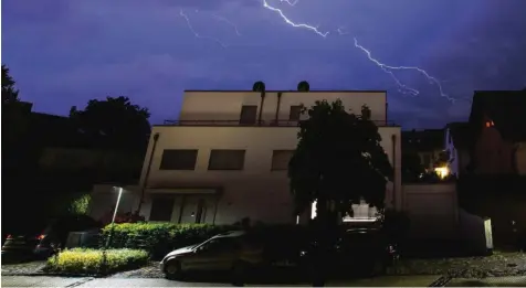  ?? Foto: Matthias Balk, dpa ?? Mit dem schönen Wetter steigt auch die Gefahr von Hitzegewit­tern.