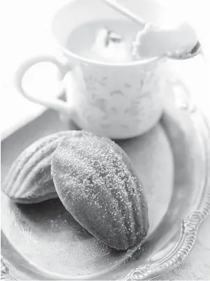  ?? CHICAGO TRIBUNE FILE ?? French madeleines are the perfect accompanim­ent to an afternoon cup of tea.