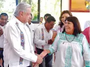  ?? ?? ■ López Obrador cerró una gira por Oaxaca y Guerrero con una reunión con los Alcaldes de la región de la Montaña guerrerens­e.