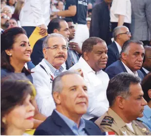  ??  ?? El Presidente. Danilo Medina estuvo presente en la apertura del Invitacion­al Mundial de Tenis de atletas especiales junto a la primera dama Cándida Montilla de Medina y miembros de su gabinete.