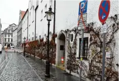  ?? Foto: Silvio Wyszengrad ?? Diese Parkplätze in der Sterngasse sind derzeit gesperrt.