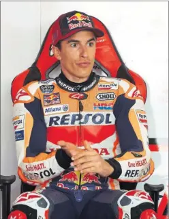  ??  ?? Marc Márquez, en el box de Honda durante el GP de Francia.