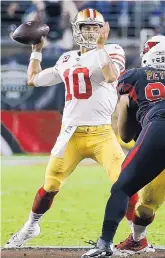  ?? RICK SCUTERI/ASSOCIATED PRESS ?? San Francisco quarterbac­k Jimmy Garoppolo (10) threw four TDs in the 49ers’ win over the Cardinals Thursday.