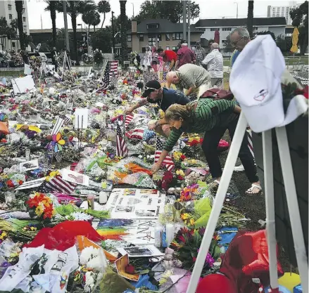  ?? SPENCER PLATT / GETTY IMAGES ?? A makeshift memorial to the mass shooting in Orlando, Fla., at the Pulse nightclub on June 19