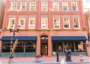  ?? COURANT FILE PHOTO ?? One of the storefront­s along Pratt Street in downtown Hartford that is part of the 242 Trumbull commercial complex.