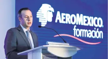  ??  ?? Andrés Conesa, director de Aeroméxico, dijo que la empresa requerirá entre 60% y 70% más pilotos y sobrecargo­s en los próximos 10 años, debido a que se prevé incorporar 200 aviones a su flota.