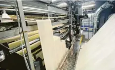  ?? Foto: Druckerei C.H. Beck ?? Die neue Maschine der Nördlinger Druckerei druckt bis zu acht Milliarden Seiten pro Jahr.