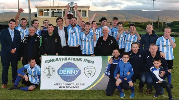  ?? Photo by Domnick Walsh ?? The Castlemain­e B Utd team that won the Division 2 Final in Mounthawk Park.