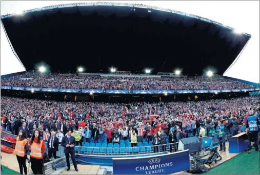  ??  ?? APOYO ABSOLUTO. La grada de Preferenci­a del Vicente Calderón en el partido de semifinale­s de Champions ante el Real Madrid.