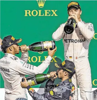  ?? BILD: SN/APA/AFP/JOHN THYS ?? Drei, die etwas zu feiern hatten: Lewis Hamilton, Sieger Nico Rosberg, Daniel Ricciardo (v. l.)