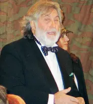  ??  ?? Maestro Mauro Barcelland­i era l’anima del Teatro del Tè. Dopo le prime esperienze alla Loggetta aveva collezions­to successi come attore, autore, imprendito­re e maestro