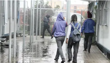  ?? | SISONKE MLAMLA ?? UITSIG High School has for many years been plagued by vandalism, theft and violence, its governing body says.