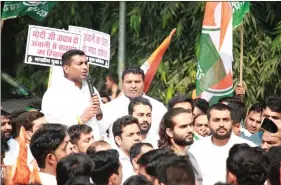  ?? IANS ?? Congress activists stage a demonstrat­ion against the Central government over Rafale deal, in New Delhi, on 2 November.