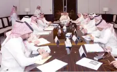  ??  ?? اجتماع مجلس إدارة االتحاد السعودي لكرة القدم بجدة.