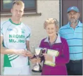  ?? ?? Nora Walsh presenting the Tony Walsh Cup to St Mullins Captain Jack Kavanagh, with Club Chairman Billy Finnegan.