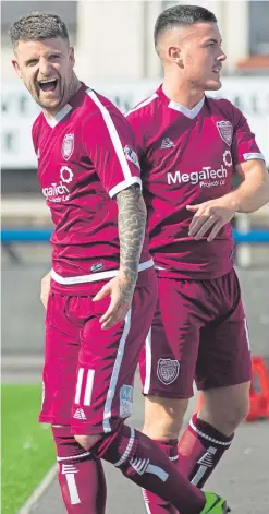  ?? Picture: SNS. ?? Arbroath’s Bobby Linn celebrates scoring in the 4-0 win at Links Park on the opening day of the season.