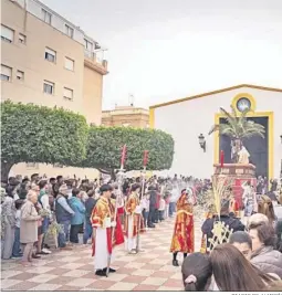  ?? DIARIO DE ALMERÍA ?? Paso procesiona­l del Domingo de Ramos en la barriada de El Parador.