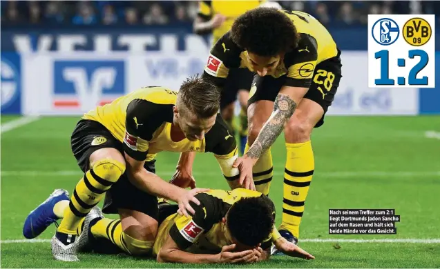  ??  ?? Nach seinem Treffer zum 2:1 liegt Dortmunds Jadon Sancho auf dem Rasen und hält sich beide Hände vor das Gesicht.