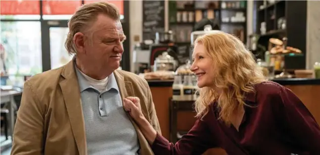  ?? Bbc ?? Zestigers Scott (Brendan Gleeson) en Ellen (Patricia Clarkson) evalueren hun huwelijk voor en tijdens hun sessie bij de relatiethe­rapeut.