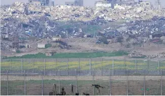  ?? ?? Des soldats israéliens près de la frontière avec la bande de Gaza, dans le sud d'Israël, mardi 6 février 2024.