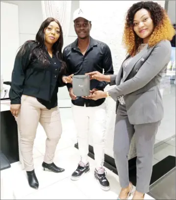  ??  ?? REAPING REWARDS . . . Dynamos midfielder Archford Gutu (centre) is presented with his Avion mobile phone in Harare yesterday after the company rewarded him for scoring the Glamour Boys’ winner against Harare City in a league match on Saturday. Wanisani Mutandwa (left) of the Mahwindo Sports Foundation, also graced the occasion