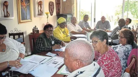  ?? Picture: NTSIKELELE­O QOYO ?? NEW LEADERS: Members of the Civil Servants Pension Redress Movement met at Komani Park last Thursday to elect a new provincial executive committee