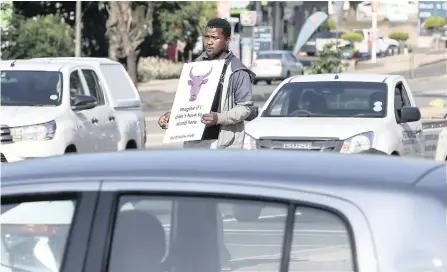  ?? | LEON LESTRADE African News Agency (ANA) ?? PHILANI MKHIZE, 29, was able to find temporary work through the Purple Cow campaign.