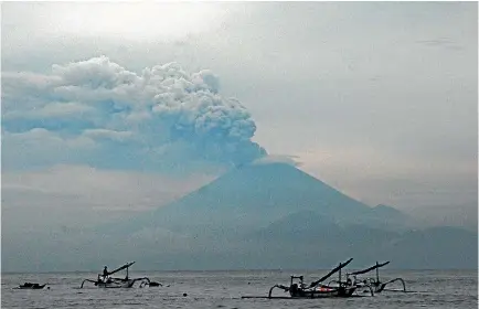  ?? PHOTO: REUTERS ?? The eruption of Mt Agung is seen from Ampenan beach in Mataram, Lombok island, Indonesia.