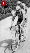  ??  ?? Sopra, il vincitore del Giro 2012, Ryder Hesjedal in Duomo
Fausto Coppi e Charly Gaul pedalano affiancati tra Milano e Alessandri­a al Giro del ’56
Gino Bartali all’edizione del 1937
La maglia rosa Felice Gimondi festeggia il terzo trionfo in...