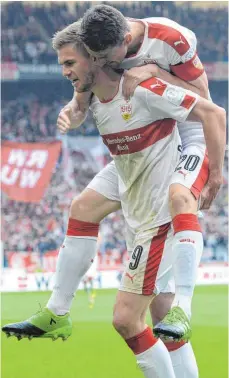  ?? FOTO: DPA ?? Bundesliga, wir kommen bald: Simon Terodde (links) und Christian Gentner feiern.