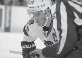  ?? DAVE REGINEK, GETTY IMAGES ?? Chicago coach Joel Quennville wasn’t happy with the number of times captain Jonathan Toews got tossed out of a faceoff.