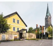  ??  ?? Theater mit Flüchtling­en: Landjugend Mauthausen (li.). Förderprei­s für Evangelisc­hes Museum OÖ (li.)