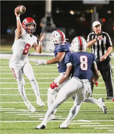  ?? Jason Fochtman/staff photograph­er ?? Galena Park North Shore quarterbac­k/receiver David Amador is one of the 13 high school players in UTSA’S signing class, a group augmented by eight junior college players and four transfers.