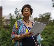  ?? (The New York Times/Vanessa Leroy) ?? Roberta Wolff-Platt stands outside of the Longfellow House in Cambridge, Mass., the home where her ancestor Darby Vassall was enslaved.