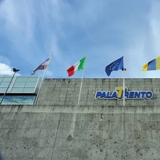  ??  ?? Palasport Arriva il bando di gara per trovare uno sponsor alla struttura di via Ghiaie. Domani ne parla la giunta comunale