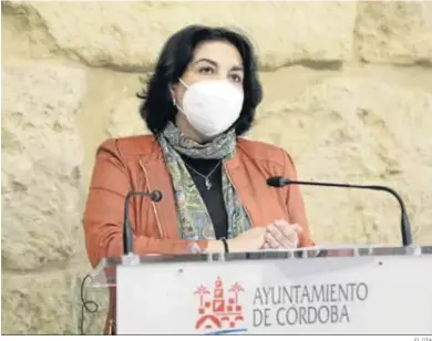  ?? EL DÍA ?? Eva Timoteo durante la rueda de prensa de ayer en la que anunció su dimisión.