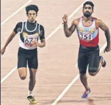  ?? MILIND SAURKAR/HT PHOTO ?? Nithin Scidanandh (left) winning the U-21 200m final in Pune on Sunday.